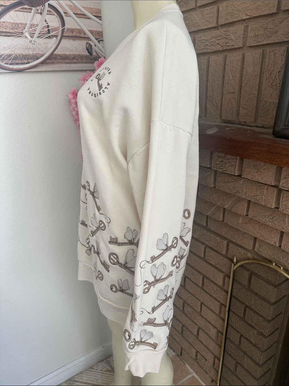 Wizarding World Harry Potter Cream Crewneck Sweatshirt with Floral Vine Motif - Picture 3 of 7